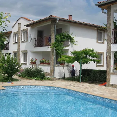 Villa Zhuravi Villas *