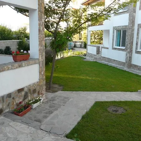 Villa Zhuravi Villas